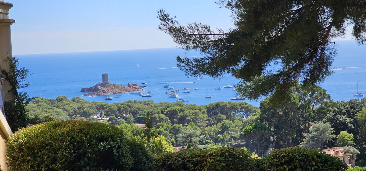 Baie d'Agay au levé du soleil