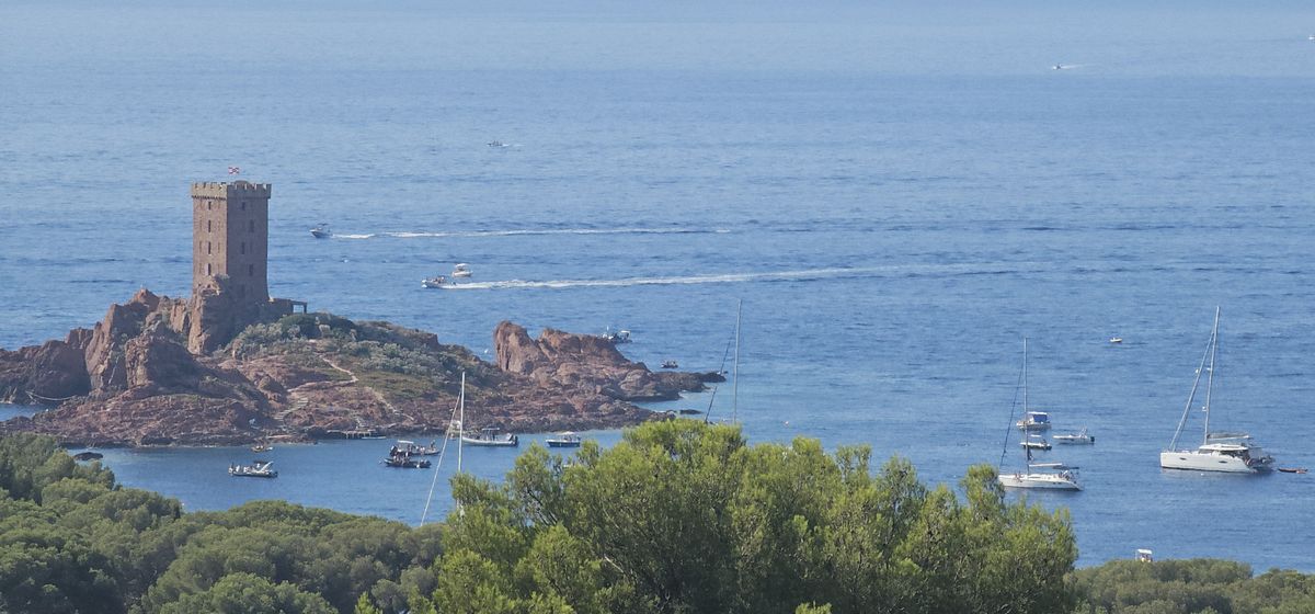 Port d’Agay et petites criques avoisinantes